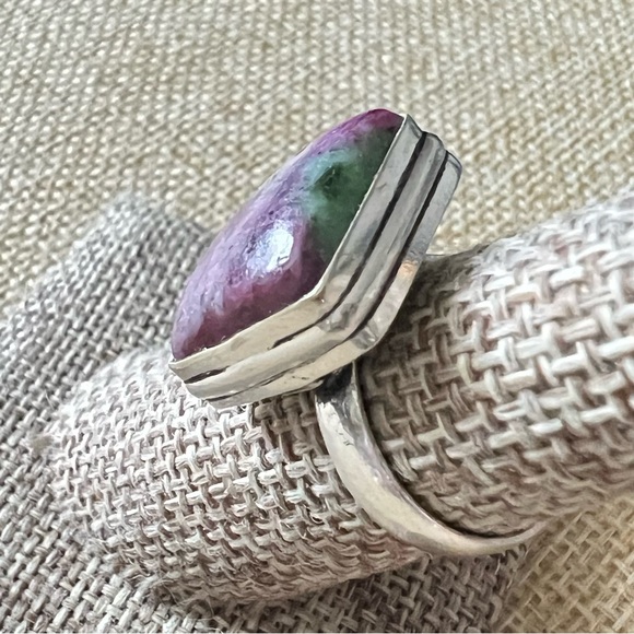 New Ruby Zoisite Stone Crystal Silver Overlay Ring Size 6.5 - Picture 3 of 10